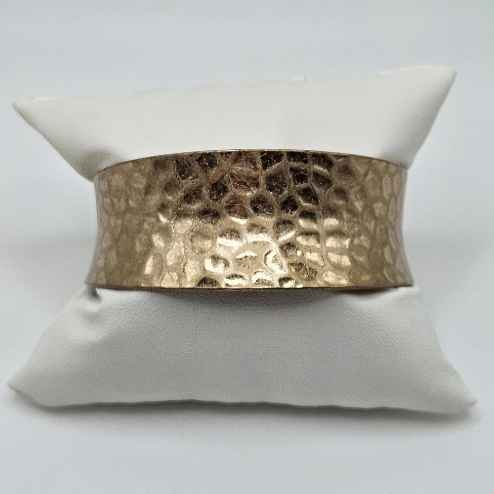 VINTAGE Hammered Gold Tone Metal 1